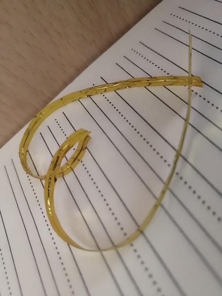 工厂里的光纤凭什么比家里的贵十倍?拆开看才知道差距有多大